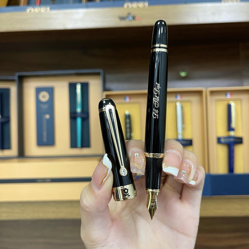 Miễn phí dịch vụ khắc tên cá nhân hóa sản phẩm