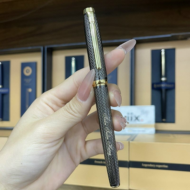 bút bi ký tên Montagut 066 chính hãng màu xám dập vân